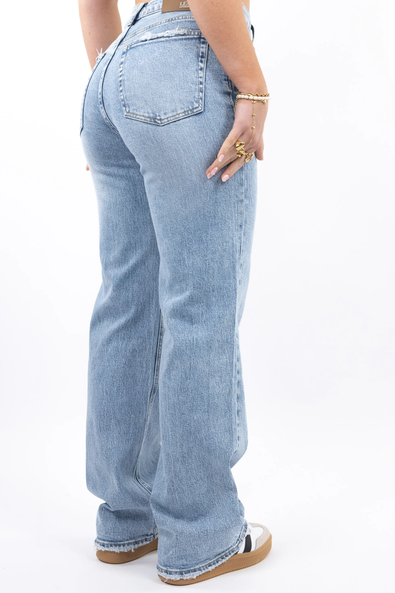The Essential Wide Leg Jeans - Image 10