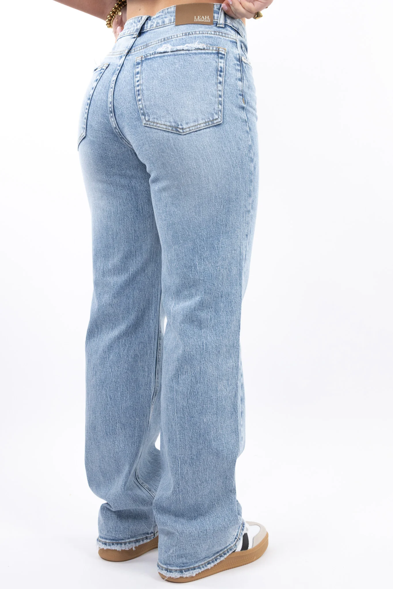 The Essential Wide Leg Jeans - Image 11