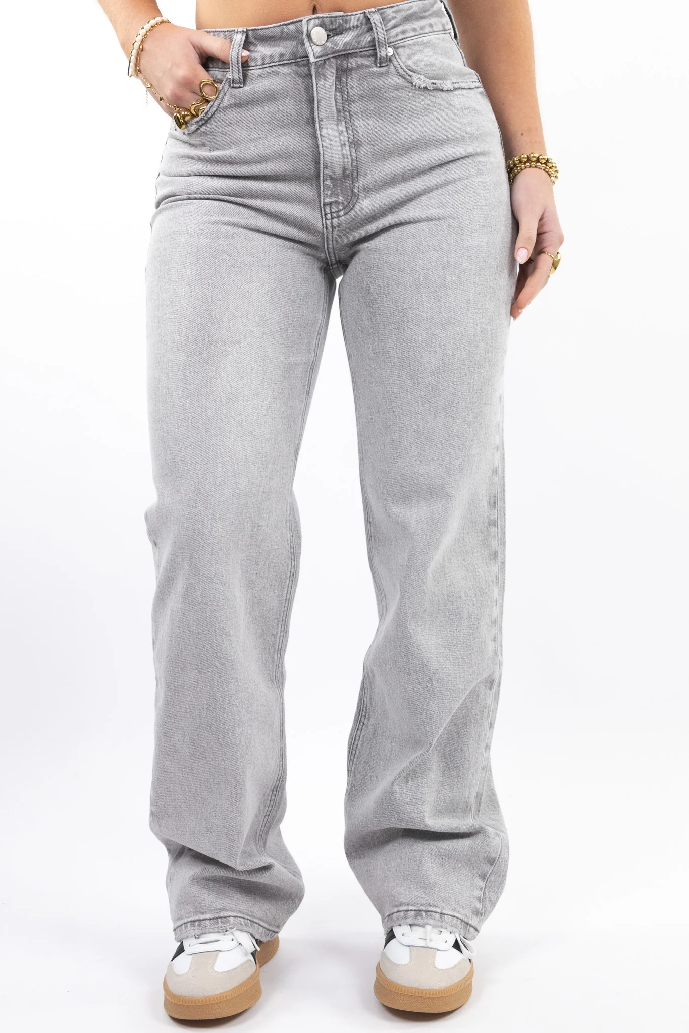 The Essential Wide Leg Jeans - Image 12