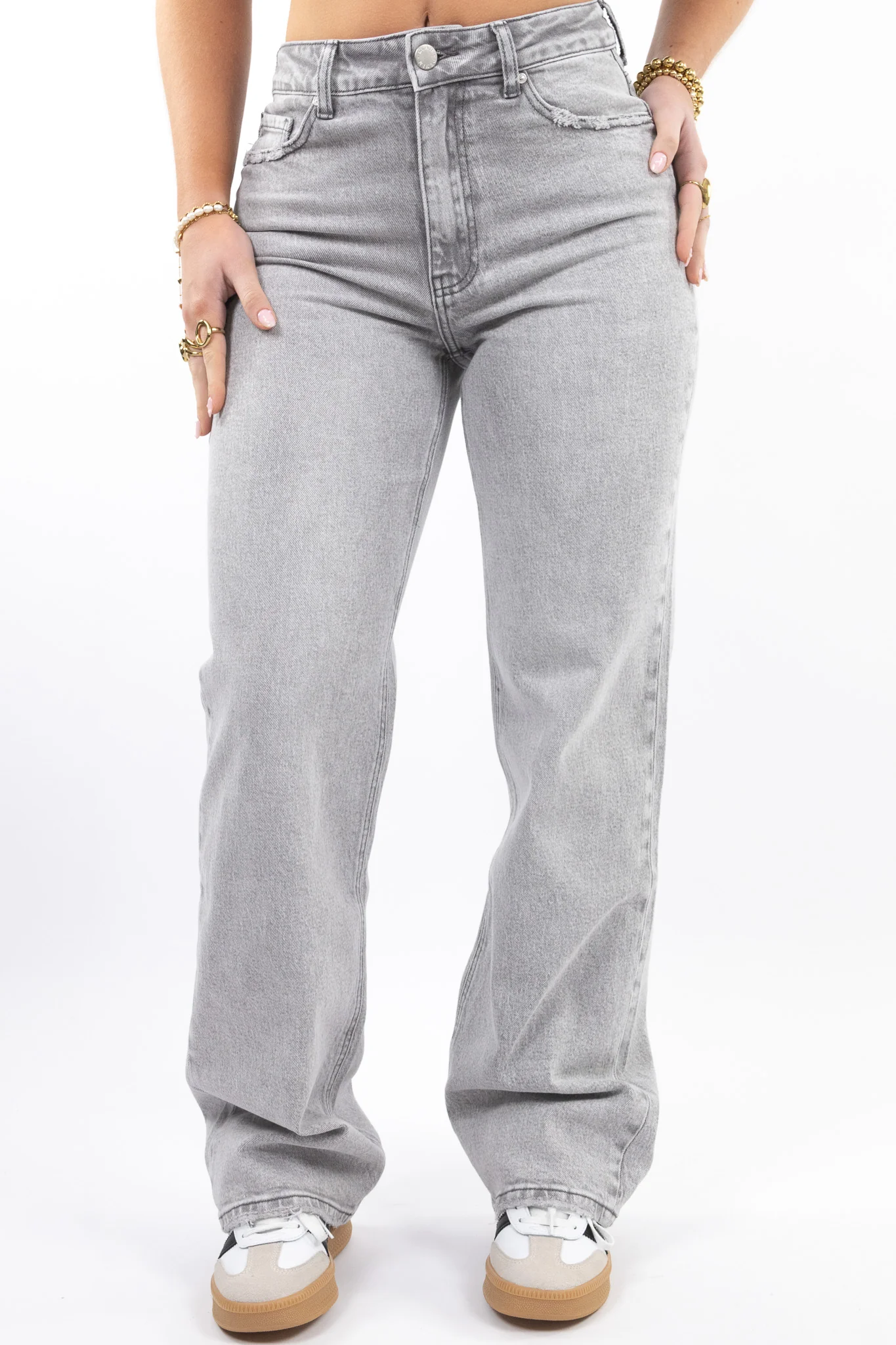 The Essential Wide Leg Jeans - Image 13