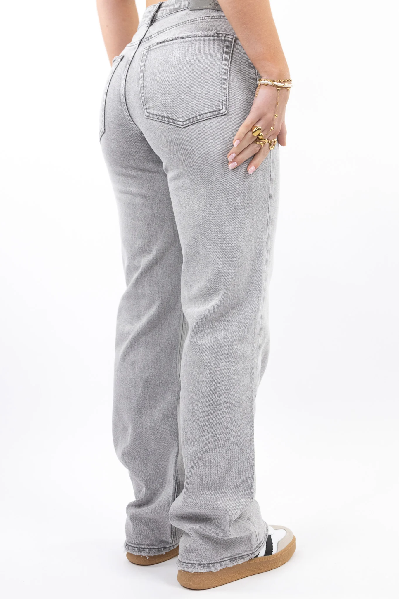 The Essential Wide Leg Jeans - Image 14