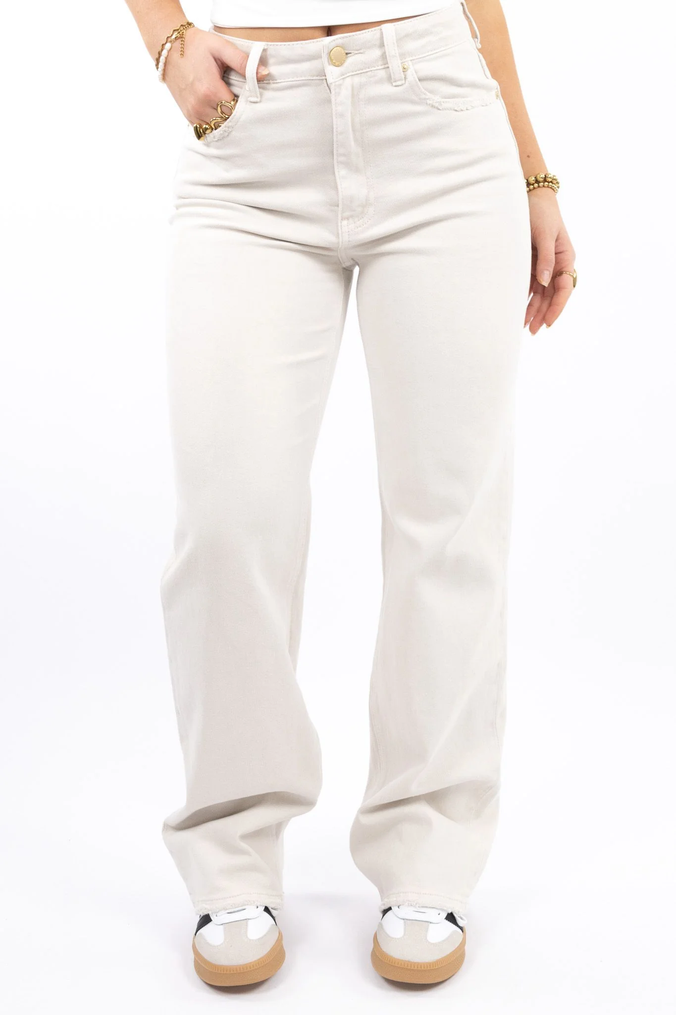 The Essential Wide Leg Jeans - Image 16