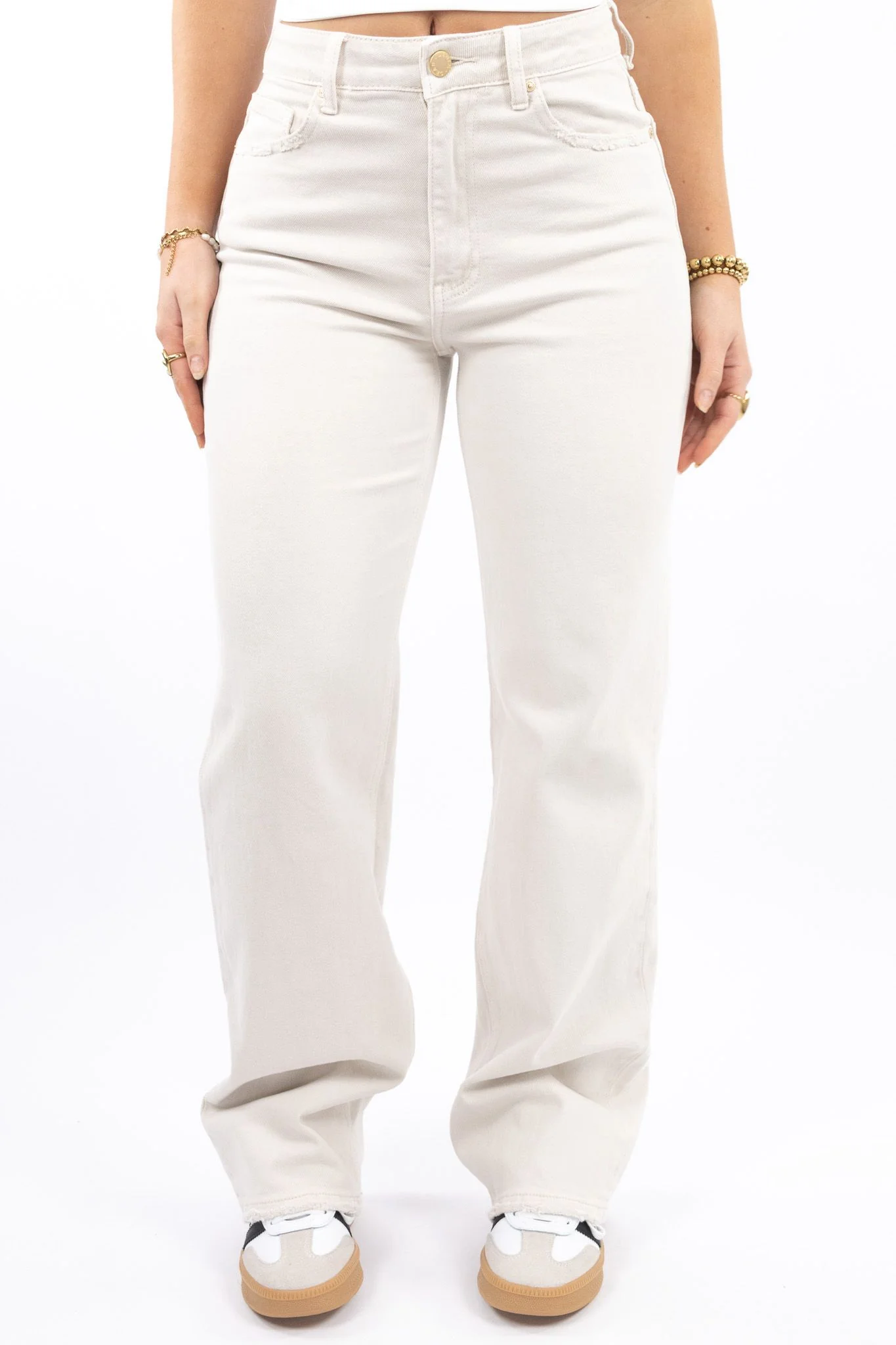 The Essential Wide Leg Jeans - Image 17