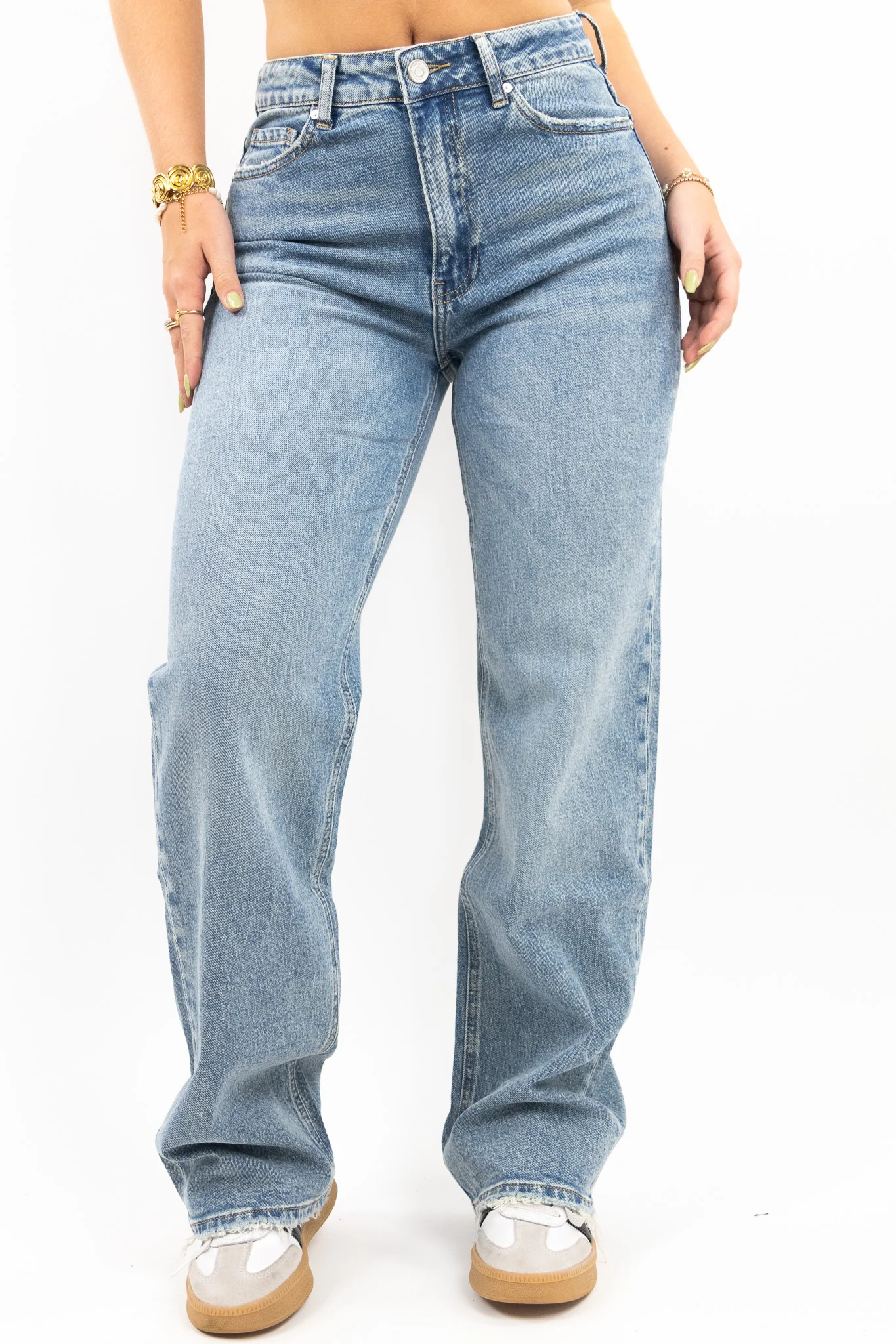 The Essential Wide Leg Jeans - Image 24