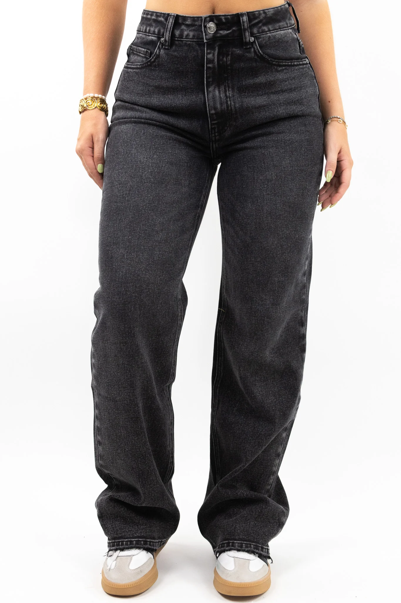 The Essential Wide Leg Jeans - Image 28