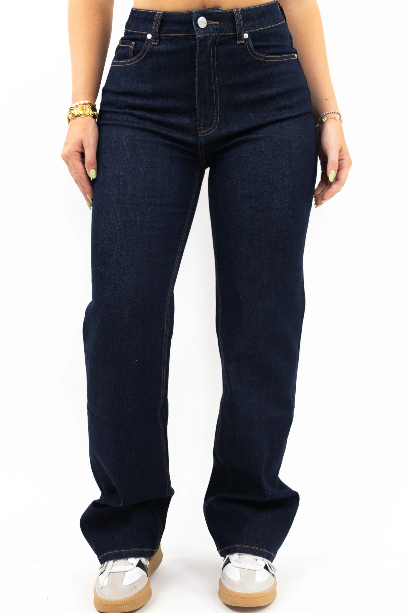 The Essential Wide Leg Jeans - Image 31