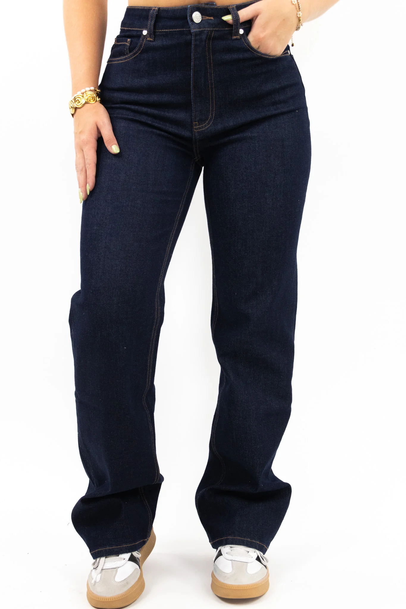 The Essential Wide Leg Jeans - Image 32
