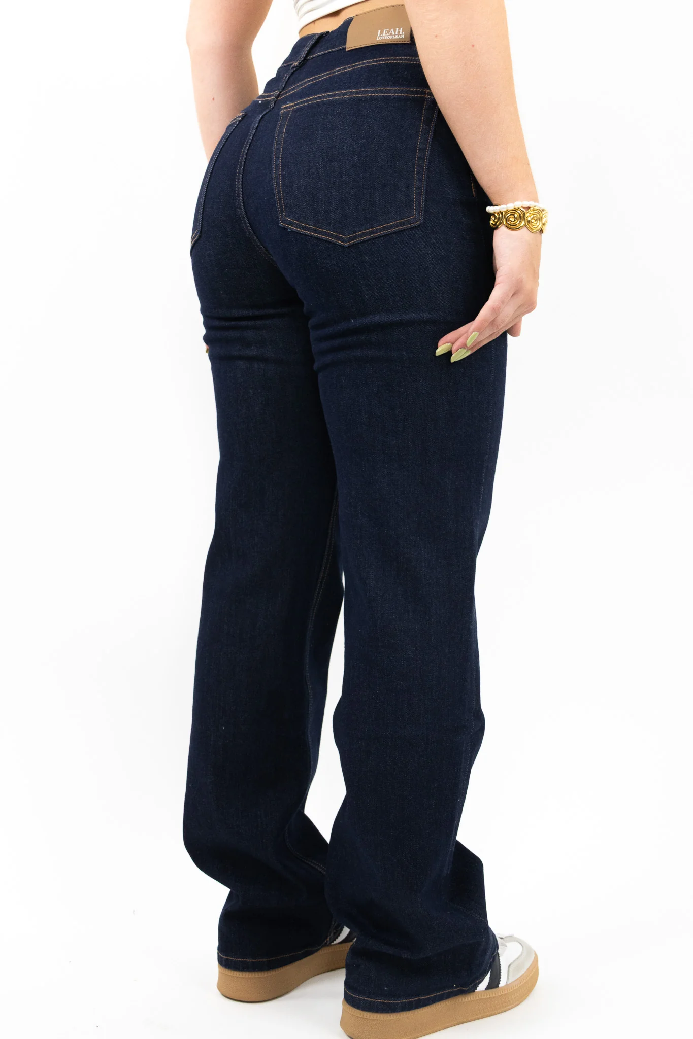 The Essential Wide Leg Jeans - Image 33